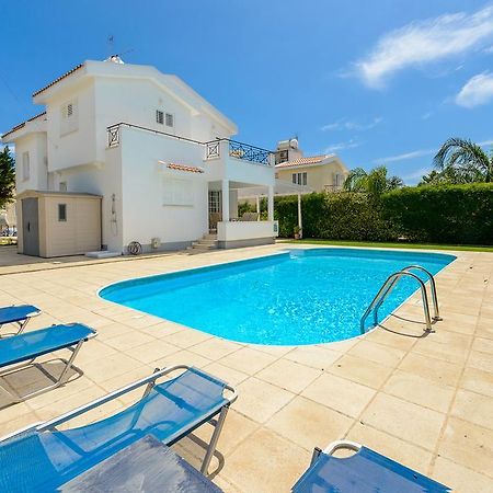 Merab Center Villas Ayia Napa Bilik gambar