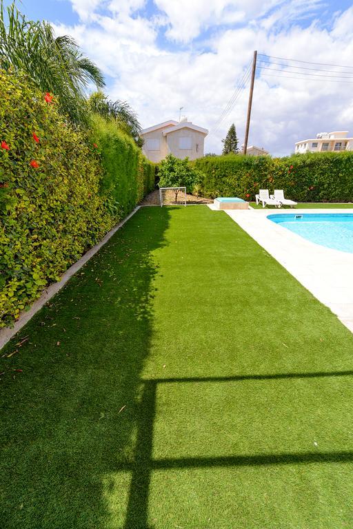 Merab Center Villas Ayia Napa Bilik gambar