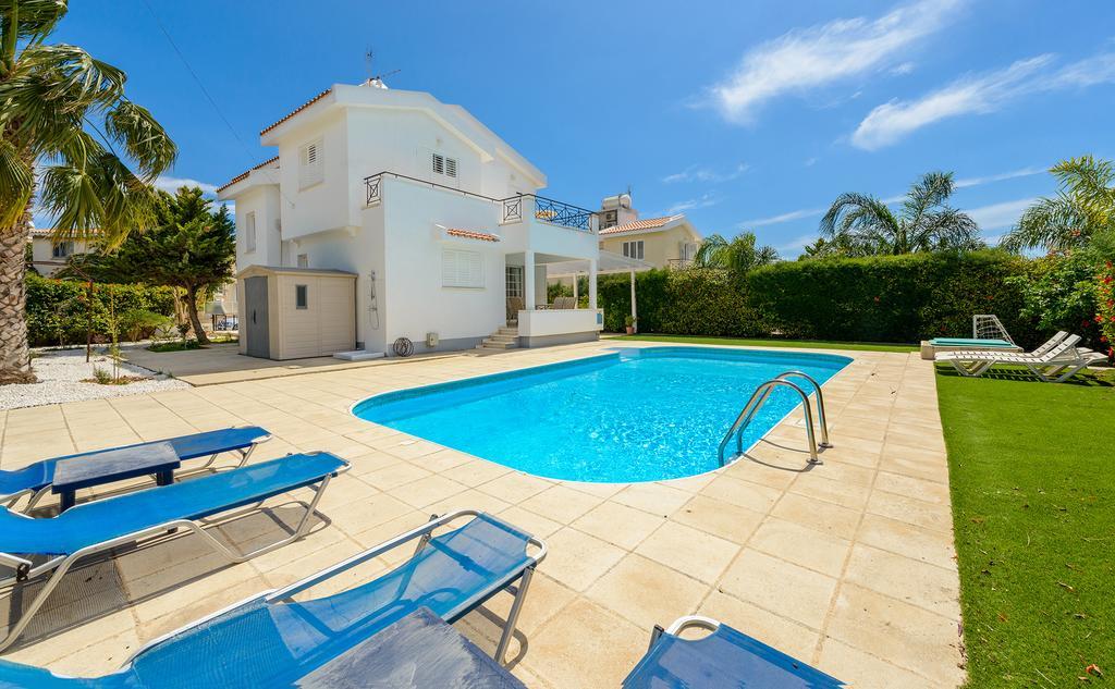 Merab Center Villas Ayia Napa Bilik gambar