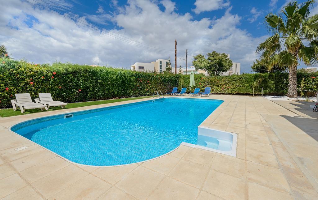 Merab Center Villas Ayia Napa Bilik gambar