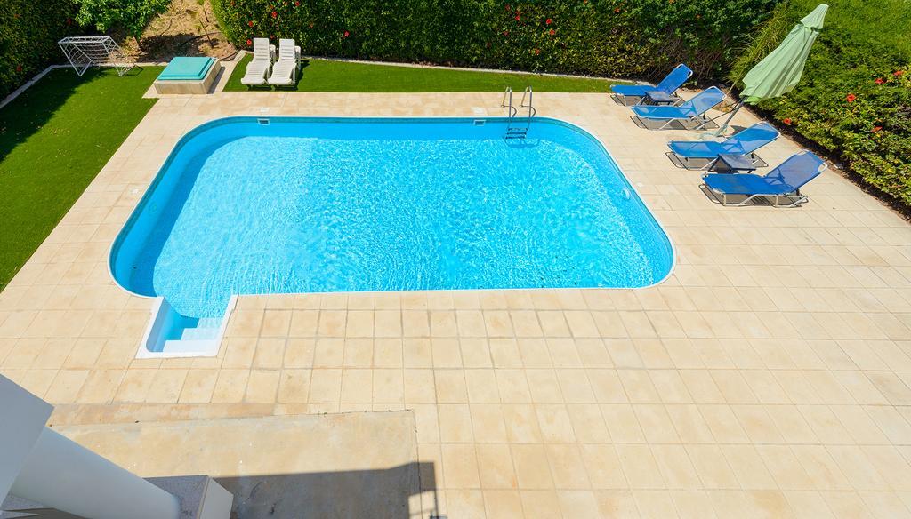 Merab Center Villas Ayia Napa Bilik gambar
