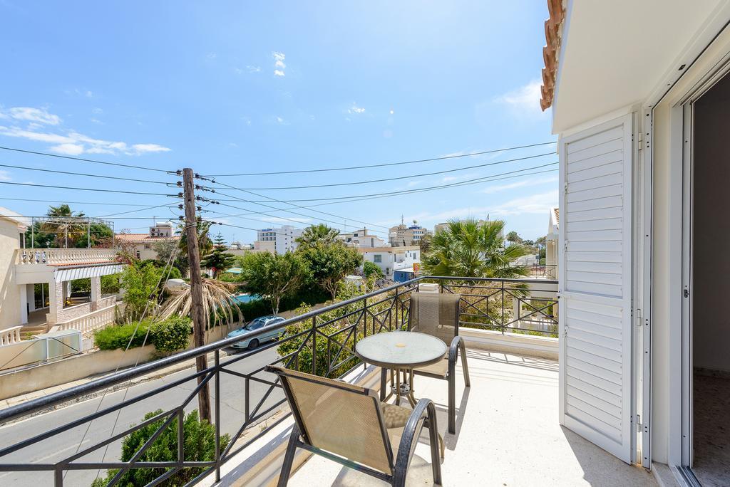 Merab Center Villas Ayia Napa Bilik gambar