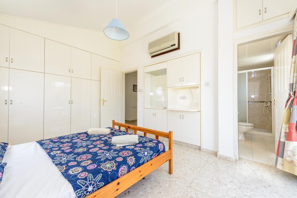 Merab Center Villas Ayia Napa Bilik gambar