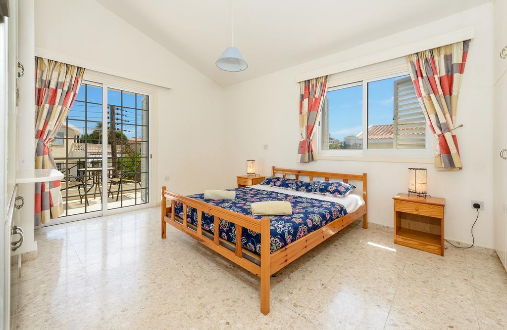 Merab Center Villas Ayia Napa Bilik gambar