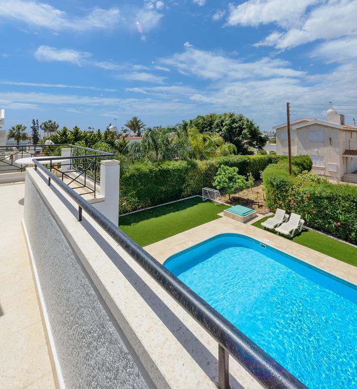 Merab Center Villas Ayia Napa Bilik gambar