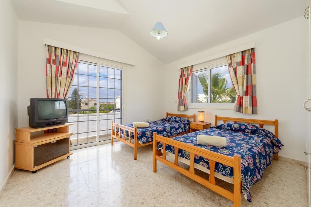 Merab Center Villas Ayia Napa Bilik gambar
