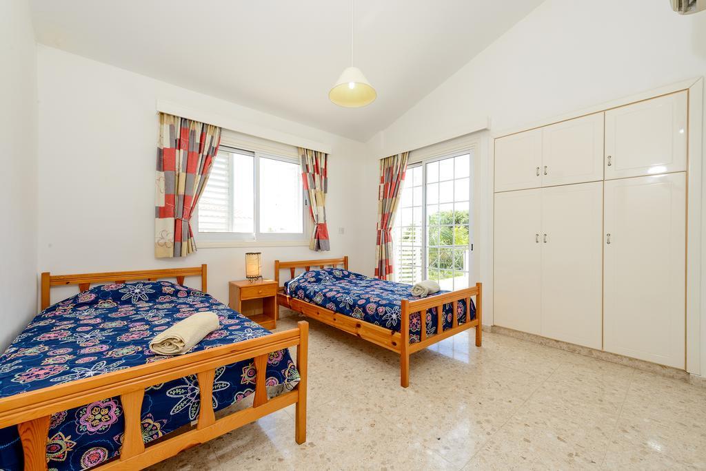 Merab Center Villas Ayia Napa Bilik gambar