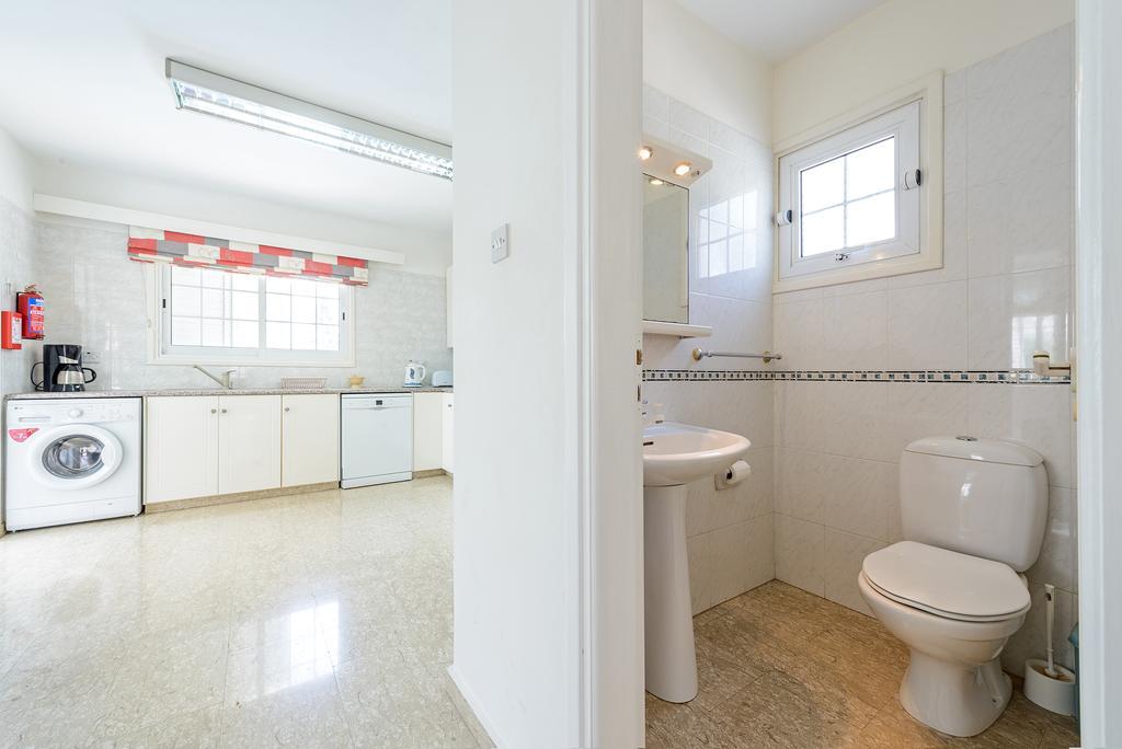 Merab Center Villas Ayia Napa Bilik gambar