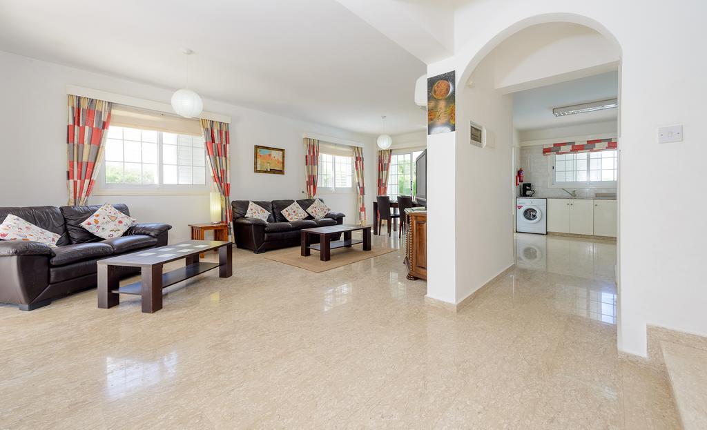 Merab Center Villas Ayia Napa Bilik gambar